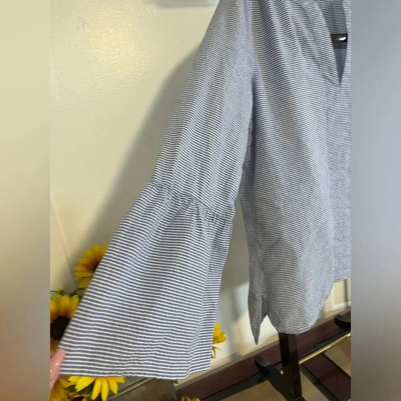 ✨ Ann Taylor Women’s M Blue White Striped Bell Sleeve Blouse | Classic - Picture 3 of 7